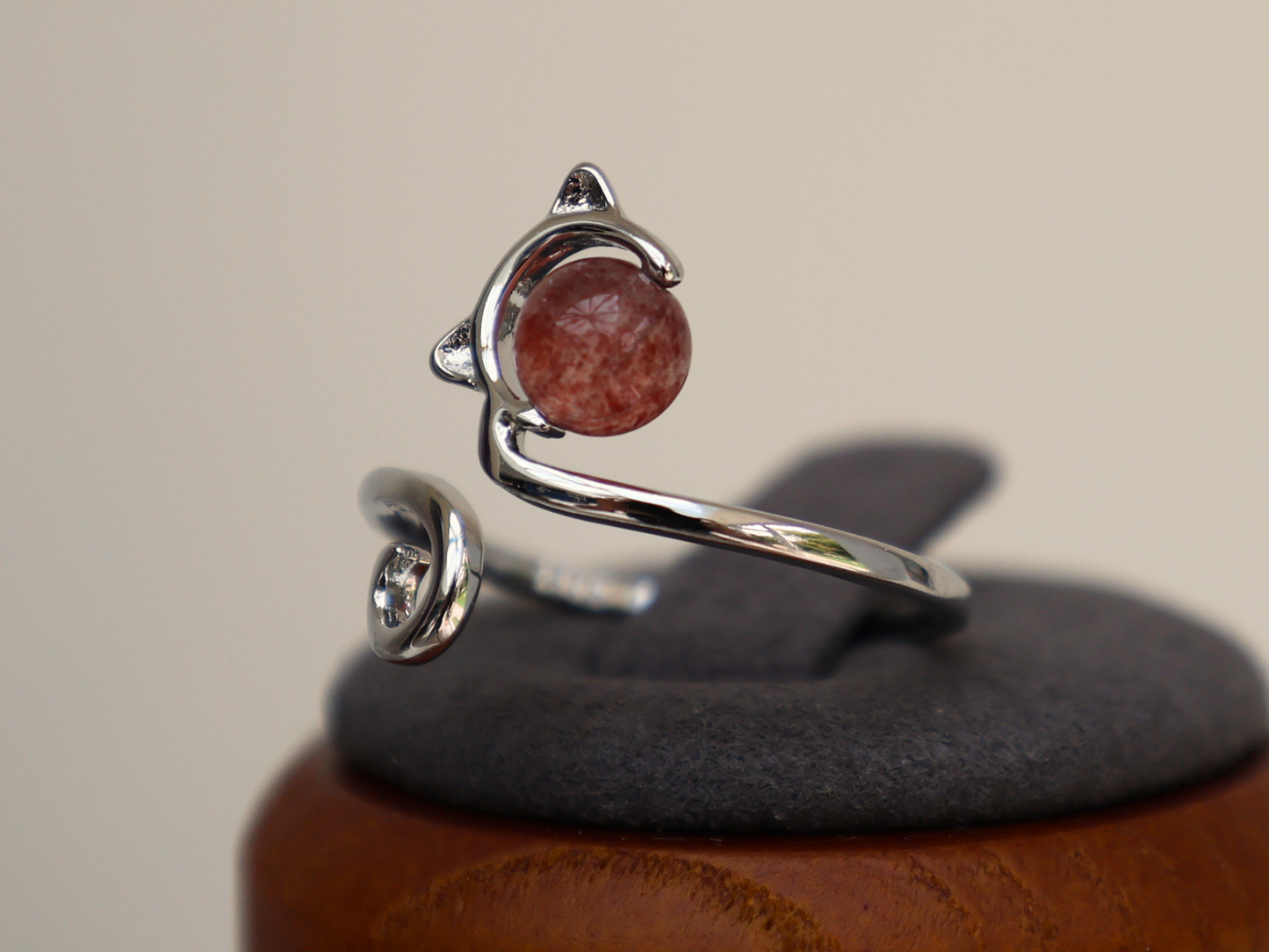 Feline Fancy World Revolves Cat Ring
